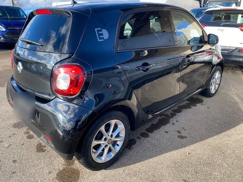 Gebraucht Smart ForFour Electric Drive 60 kW (82 PS) 2018 Schwarz Kleinwagen