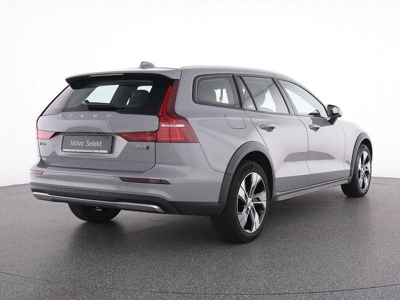 Gebraucht Volvo V60 CC Plus 197 PS (144 kW) 2024 Grau Kombi