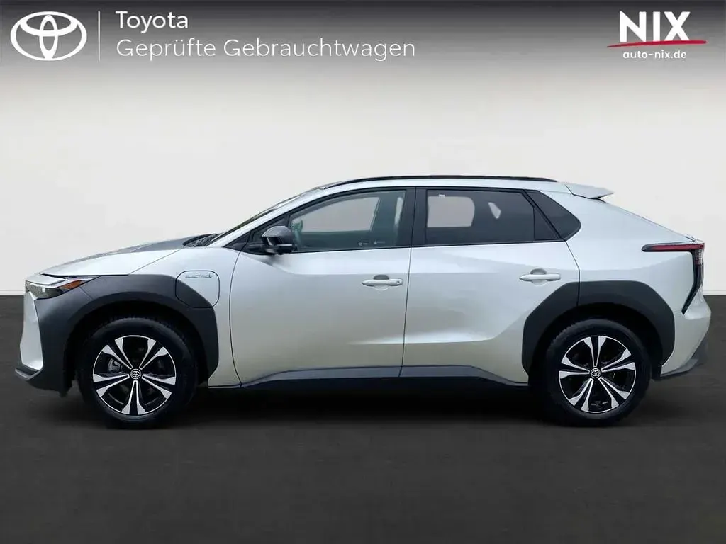 Gebraucht Toyota bZ4X Basis 150 kW (204 PS) 2023 Silber SUV