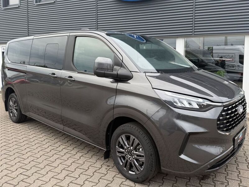 Grau Gebraucht 2024 Ford Tourneo Custom Titanium Van | 51.450 € - Bild 1/4