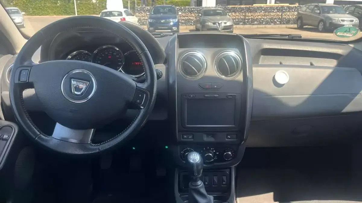 Gebraucht Dacia Duster Lauréate 125 PS (91 kW) 2017 Grau "comete" SUV