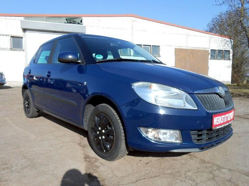 Gebraucht Skoda Fabia Ambiente 60 PS (44 kW) 2011 Pazifikblau Limousine
