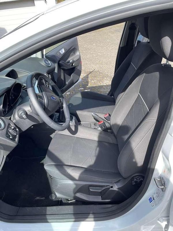 Gebraucht Ford Fiesta Trend 69 PS (50 kW) 2015 Weiß Limousine