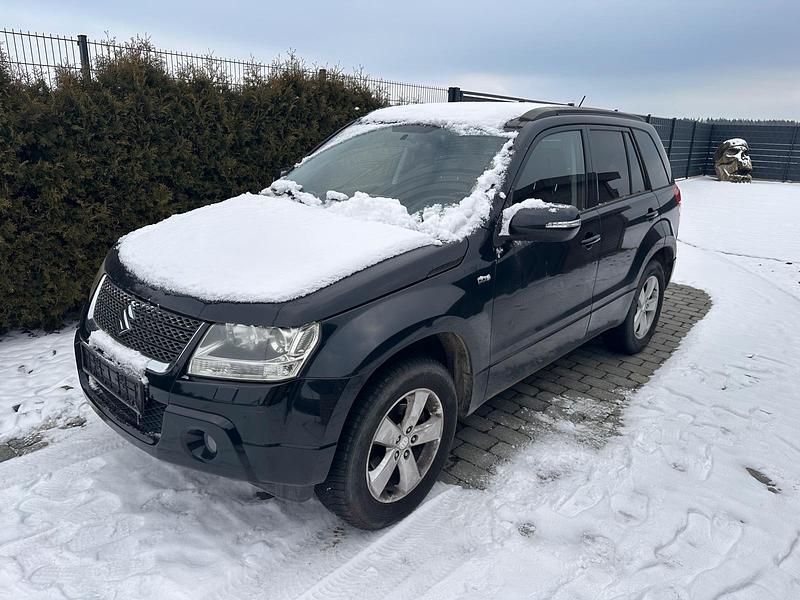 Schwarz Gebraucht 2011 Suzuki Vitara SUV | 5.300 € (Fairer Preis) - Bild 1/4