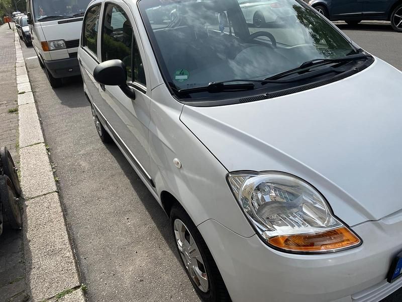 Weiß Gebraucht 2009 Chevrolet Matiz Kleinwagen | 1.900 € - Bild 1/4