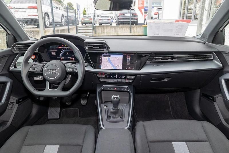 Gebraucht Audi A3 Ambiente 150 PS (110 kW) 2024 Gletscherweiß metallic Kombi