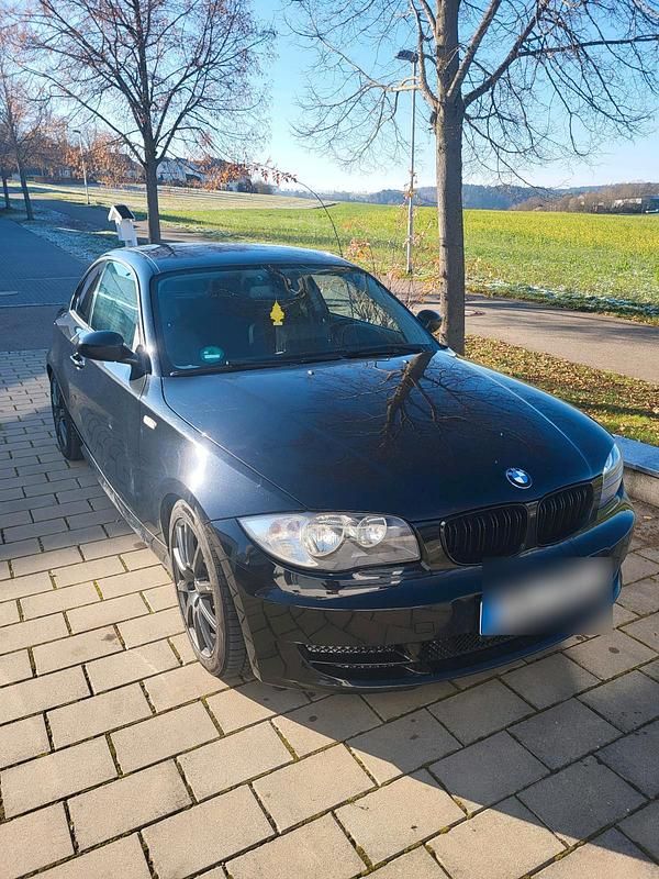 Schwarz Gebraucht 2008 BMW 120 Coupé Coupé | 6.666 € (Fairer Preis) - Bild 1/4