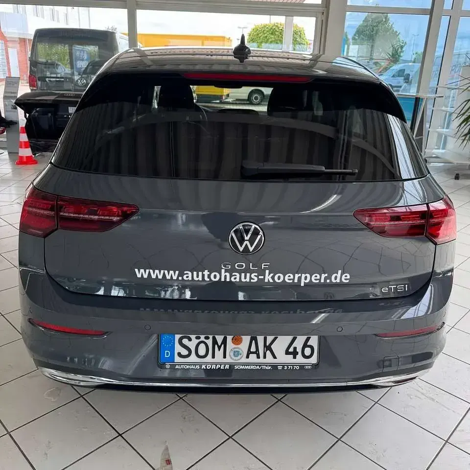 Gebraucht VW Golf VII Life 150 PS (110 kW) 2021 Delfingrau metallic Kleinwagen