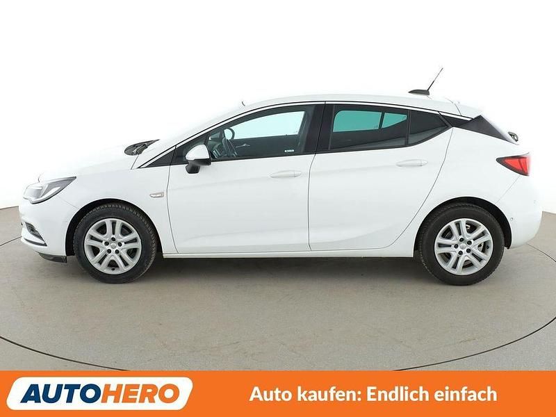 Gebraucht Opel Astra Dynamic 125 PS (91 kW) 2016 Weiß Limousine