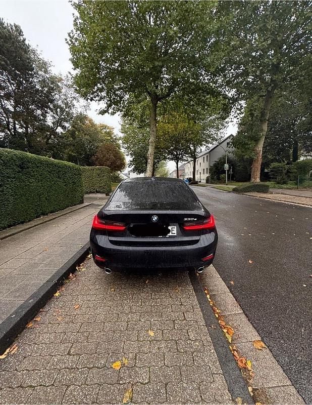 Gebraucht BMW 330e Advantage 184 PS (135 kW) 2020 Schwarz Limousine