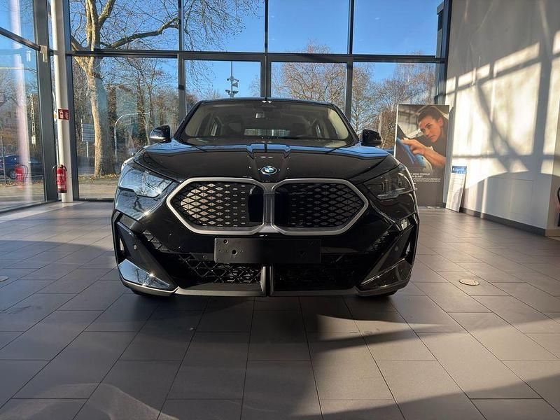 Neu BMW iX2 150 kW (204 PS) 2025 Schwarz uni SUV