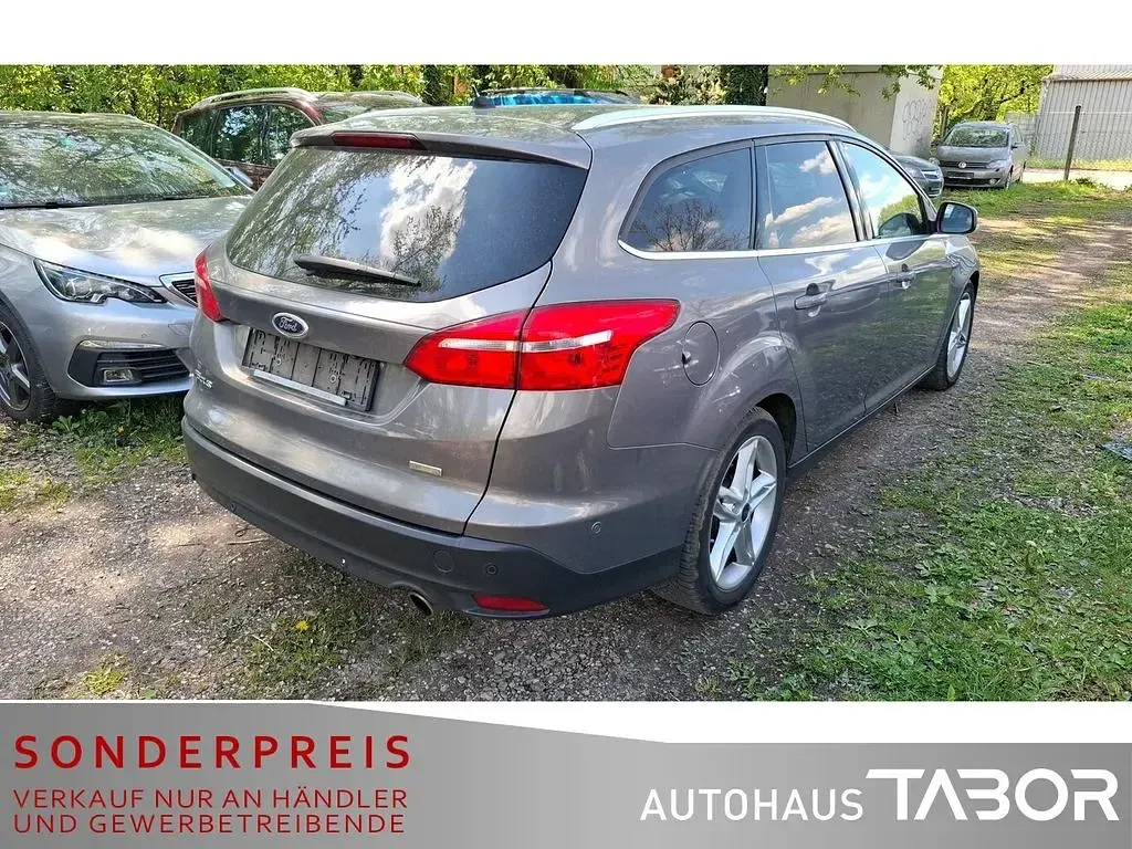 Używany Ford Focus Titanium 182 KM (133 kW) 2015 Brązowy Sedan/Limuzyna