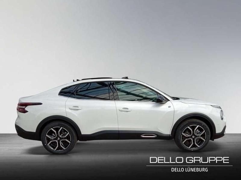 Gebraucht Citroën e-C4 Shine 100 kW (136 PS) 2023 Perlmutt weiss met. Limousine