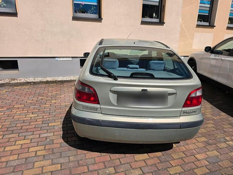 Usata Renault Mégane 75 CV (55 kW) 2000 Oro Berlina