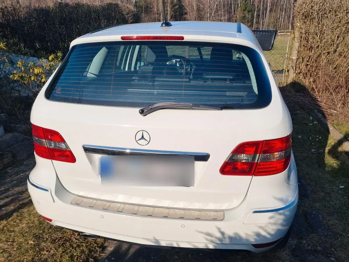 Gebraucht Mercedes B180 116 PS (85 kW) 2011 Weiß Kleinwagen