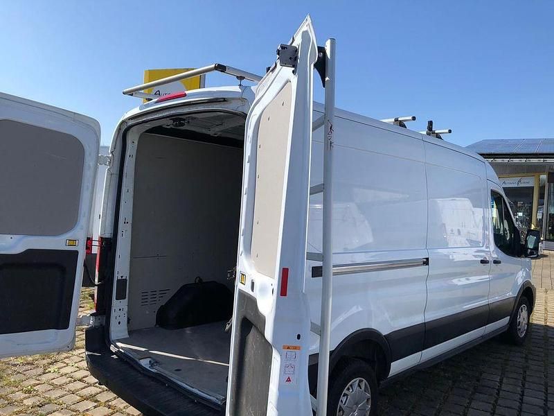 Gebraucht Ford Transit Trend 131 PS (96 kW) 2022 Weiß Van / Kleinbus