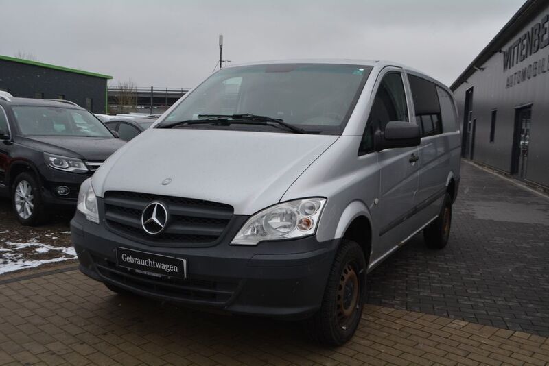 Silber Gebraucht 2013 Mercedes Vito Van / Kleinbus | 9.999 € (Guter Preis) - Bild 1/4