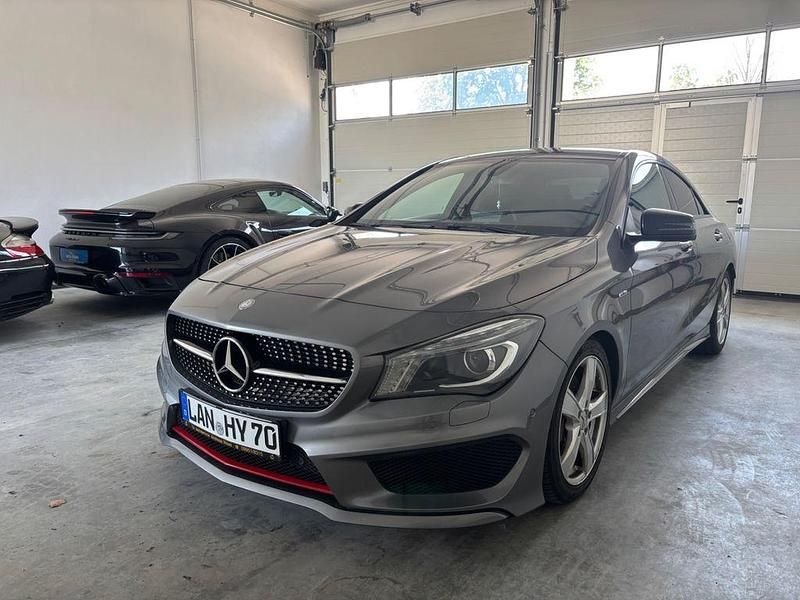 Mountaingrau met. Gebraucht 2015 Mercedes CLA250 AMG line Limousine | 14.999 € (Guter Preis) - Bild 1/4
