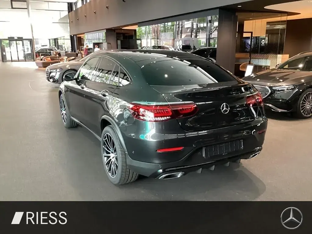 Gebraucht Mercedes GLC300 AMG 258 PS (189 kW) 2023 Metalliclack graphitgrau Coupé