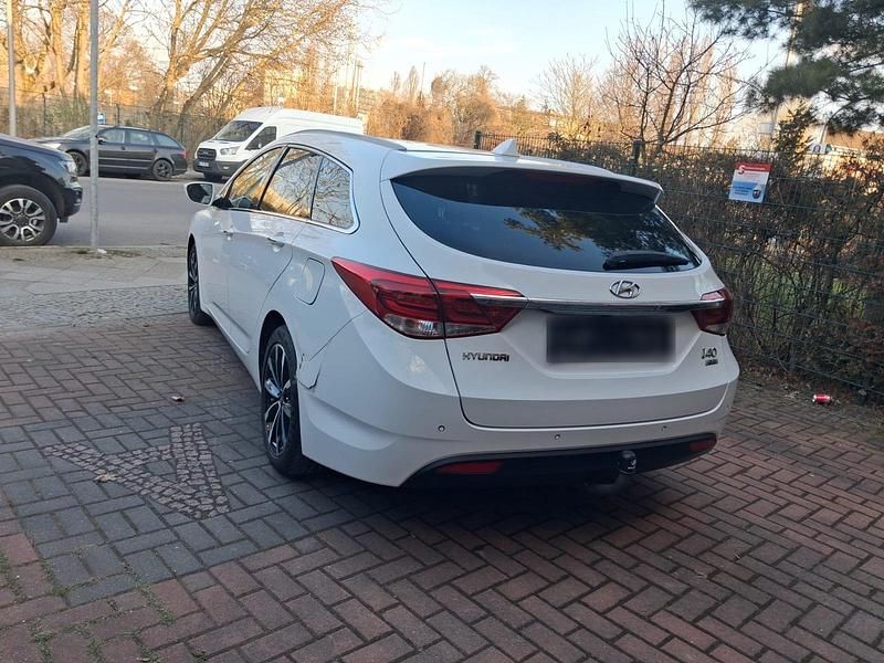 Gebraucht Hyundai i40 165 PS (121 kW) 2017 Weiß Kombi