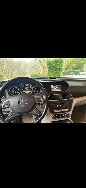 Gebraucht Mercedes C220 170 PS (125 kW) 2011 Blau Kombi