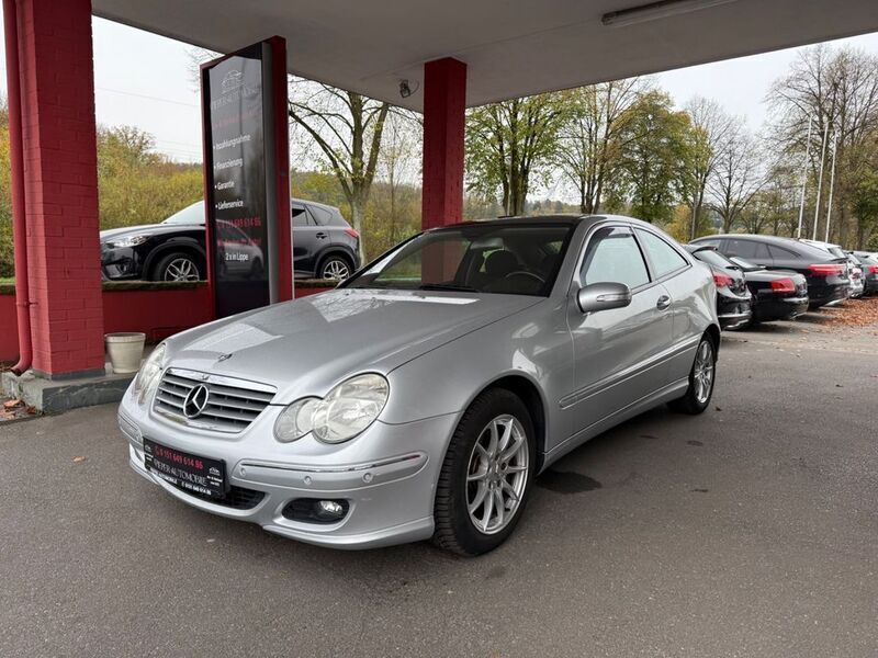 Silber Gebraucht 2006 Mercedes C220 Coupé | 6.900 € (Teuer) - Bild 1/4