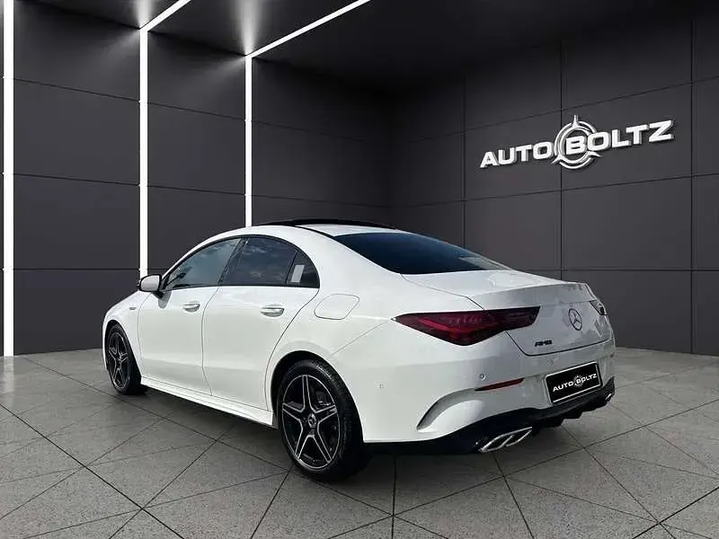 Gebraucht Mercedes CLA200 AMG line 163 PS (119 kW) 2024 Weiß Limousine