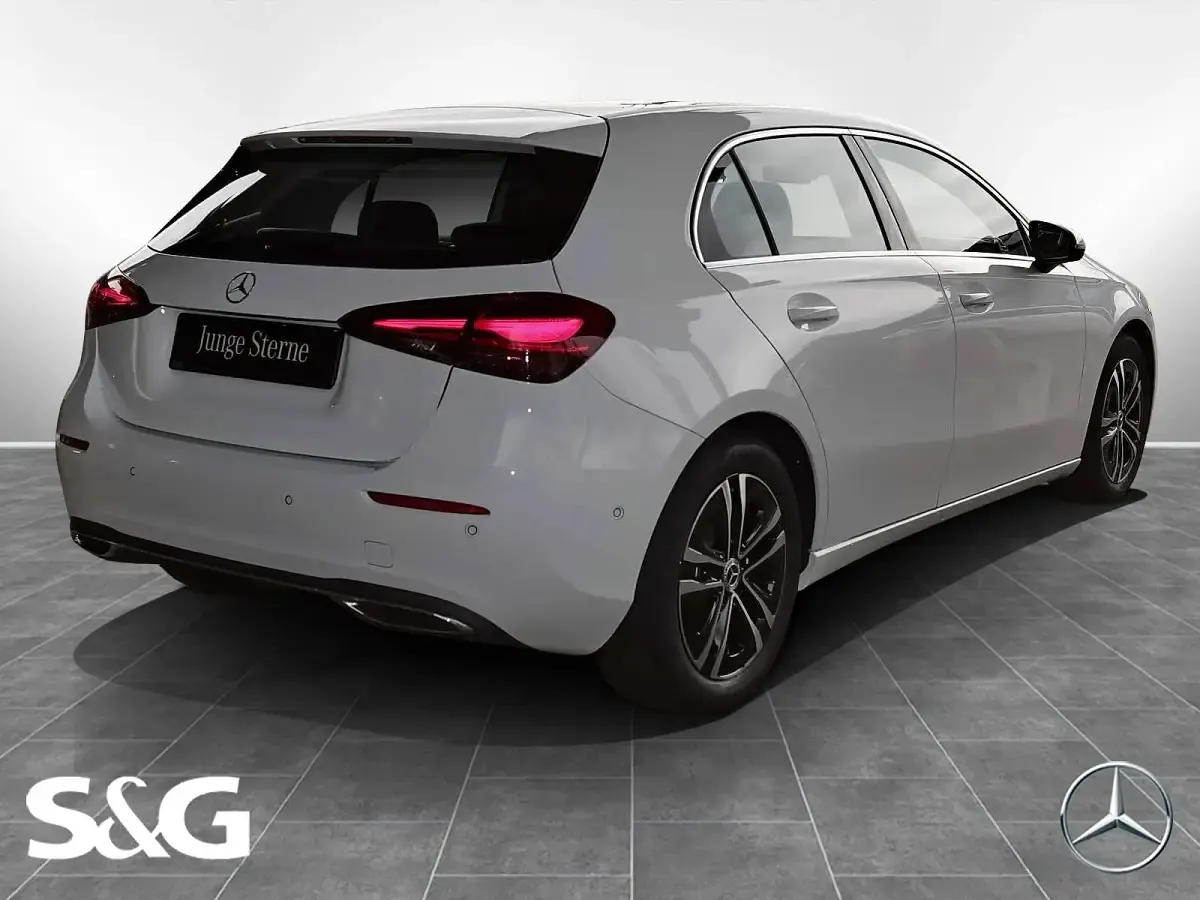 Gebraucht Mercedes A200 Progressive 163 PS (119 kW) 2024 Weiß Limousine
