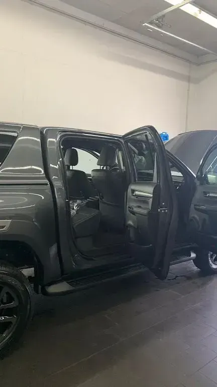 Gebraucht Toyota HiLux 204 PS (150 kW) 2021 Grau Pickup