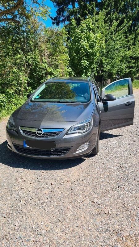 Grau Gebraucht 2011 Opel Astra Innovation Kombi | 5.200 € (Fairer Preis) - Bild 1/4