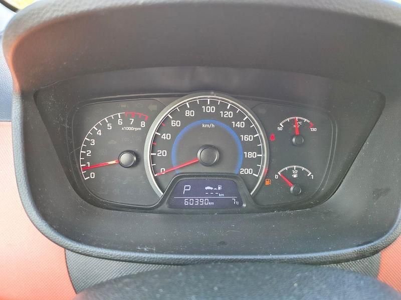 Gebraucht Hyundai i10 Trend 67 PS (49 kW) 2016 Grau Kleinwagen