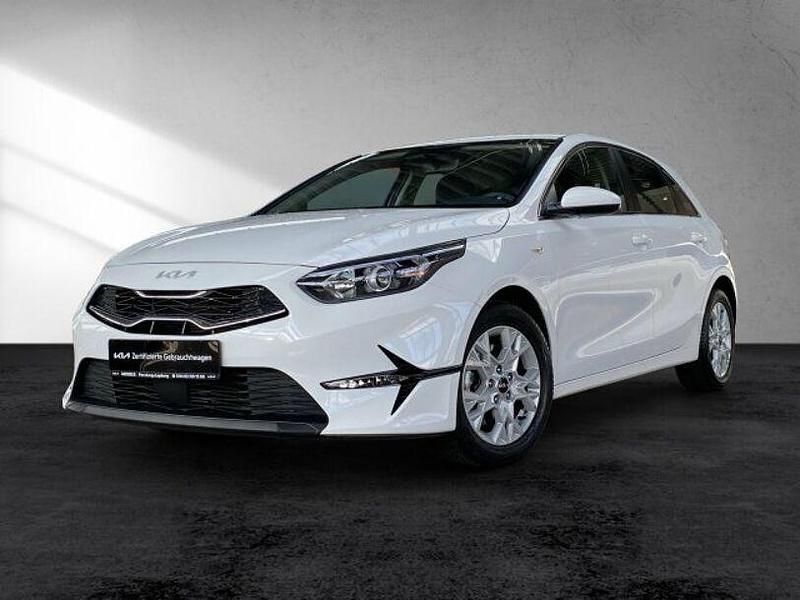 Gebraucht Kia Ceed Comfort 140 PS (102 kW) 2025 Deluxeweiß Kleinwagen