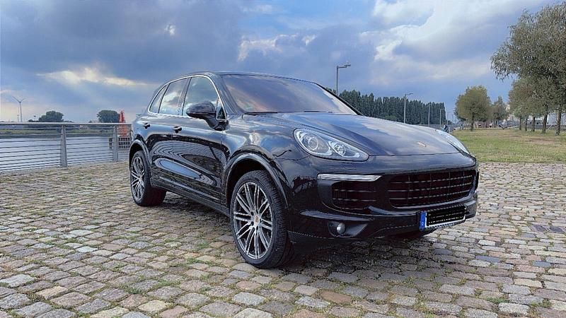 Schwarz Gebraucht 2015 Porsche Cayenne SUV | 29.500 € (Teuer) - Bild 1/4