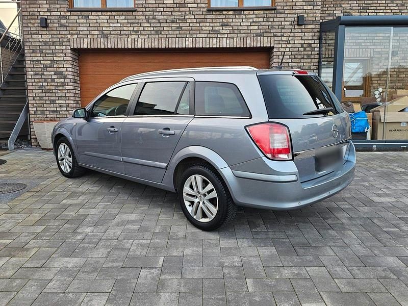 Gebraucht Opel Astra Edition 125 PS (91 kW) 2007 Silber Kombi