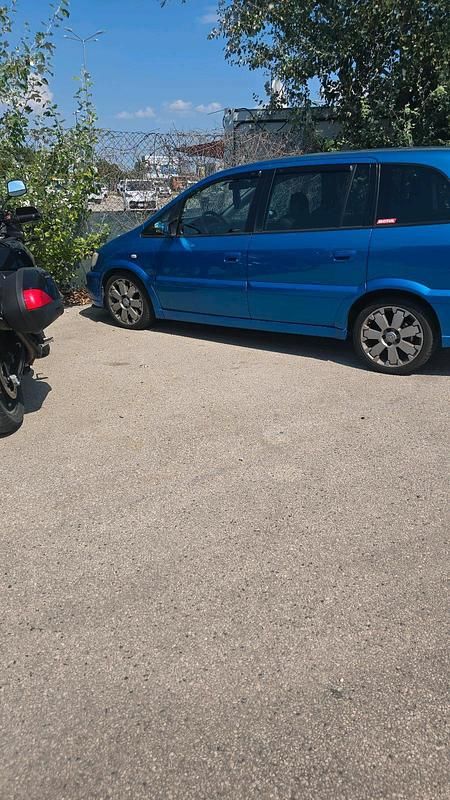 Blau Gebraucht 2004 Opel Zafira OPC Van / Kleinbus | 8.500 € - Bild 1/2