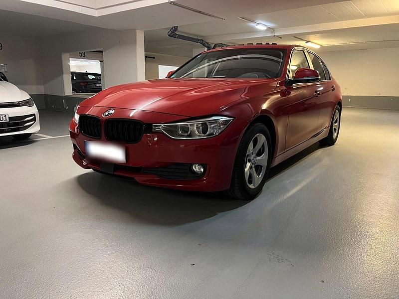 Second-hand BMW 320 163 CP (119 kW) 2012 Roșu Berlinǎ