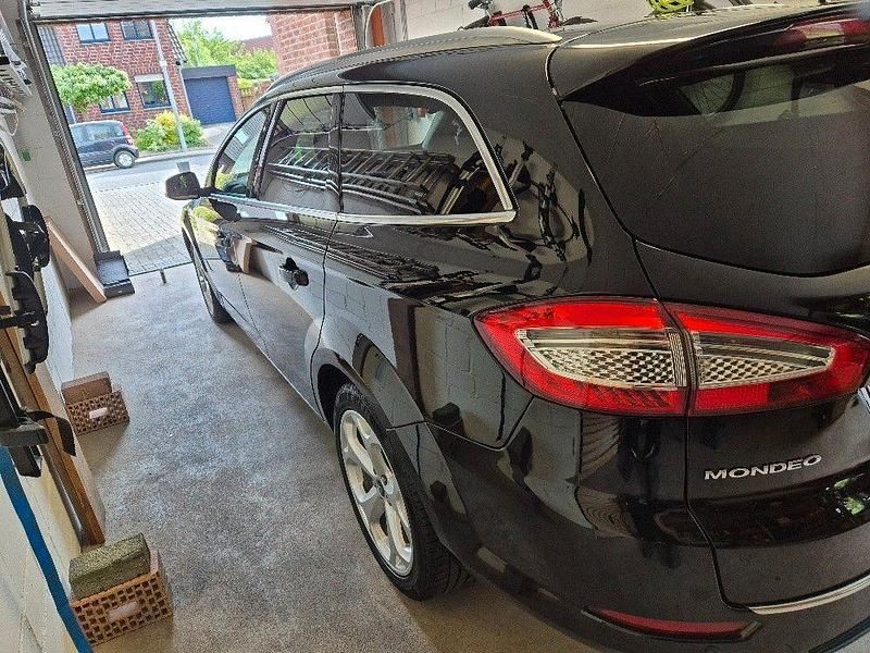Gebraucht Ford Mondeo Titanium X 163 PS (119 kW) 2013 Schwarz Kombi