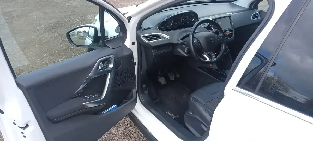 Gebraucht Peugeot 2008 Allure 102 PS (75 kW) 2019 Weiß SUV