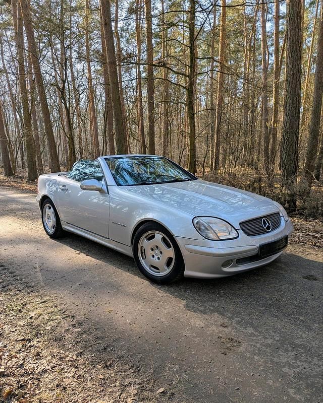 Gebraucht Mercedes SLK230 197 PS (144 kW) 2001 Silber Cabrio