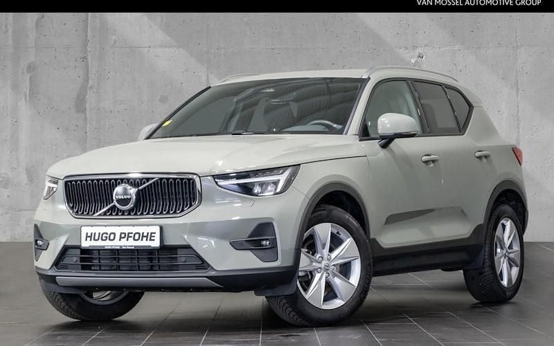 Grün Gebraucht 2024 Volvo XC40 Core SUV | 33.750 € (Superpreis) - Bild 1/4
