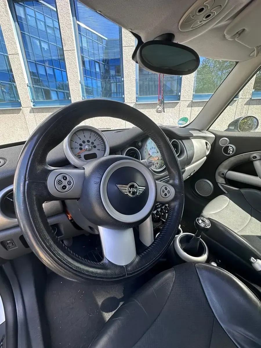 Używany Mini Cooper 116 KM (85 kW) 2005 Srebrny Hatchback