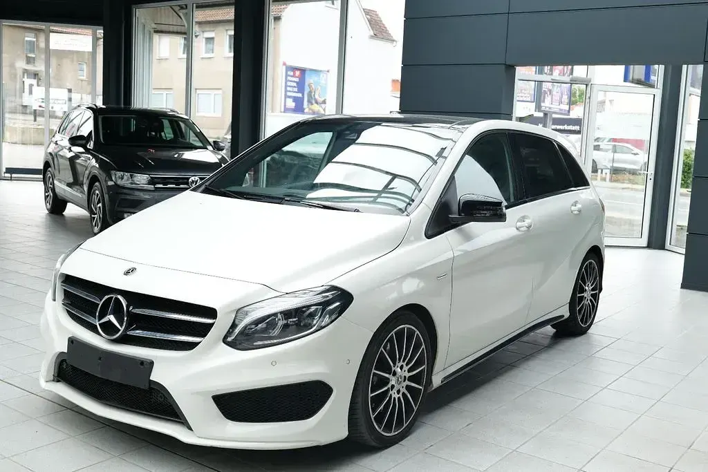 Gebraucht Mercedes B220 AMG line 177 PS (130 kW) 2018 Weiß Van / Kleinbus
