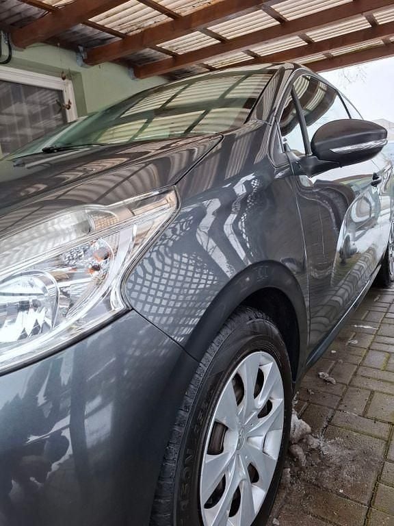 Gebraucht Peugeot 208 Active 68 PS (50 kW) 2013 Grau Kleinwagen
