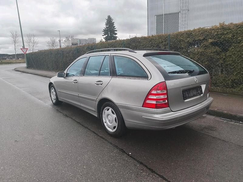 Gebraucht Mercedes C220 Avantgarde 150 PS (110 kW) 2004 Andere farben Kombi