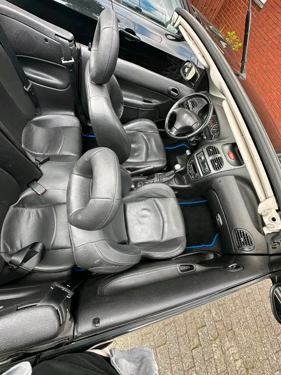 Gebraucht Peugeot 206 CC 109 PS (80 kW) 2003 Schwarz Cabrio