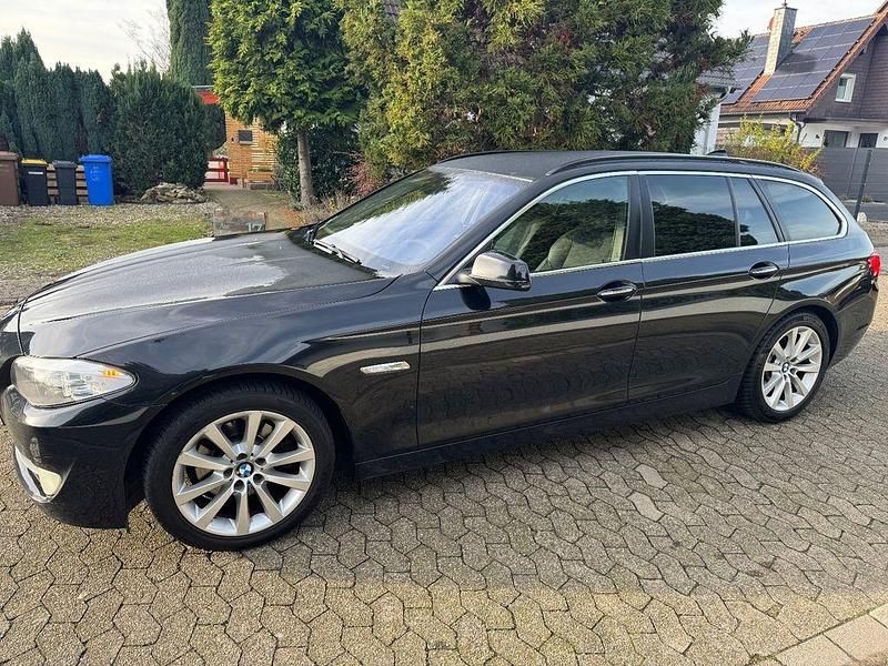 Gebraucht BMW 520 Sport Line 184 PS (135 kW) 2013 Schwarz Limousine