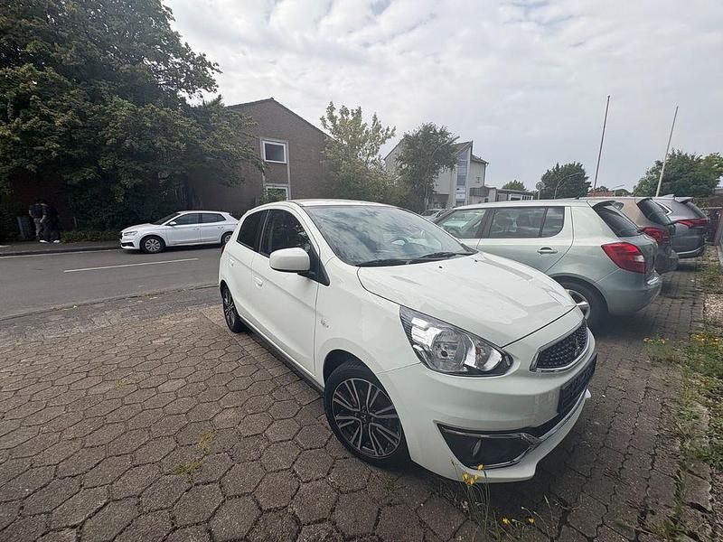 Weiß Gebraucht 2018 Mitsubishi Space Star Top SUV | 9.990 € (Guter Preis) - Bild 1/4
