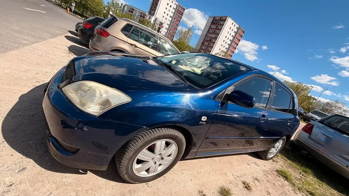 Second-hand Toyota Corolla 110 CP (80 kW) 2003 Albastru Hatchback