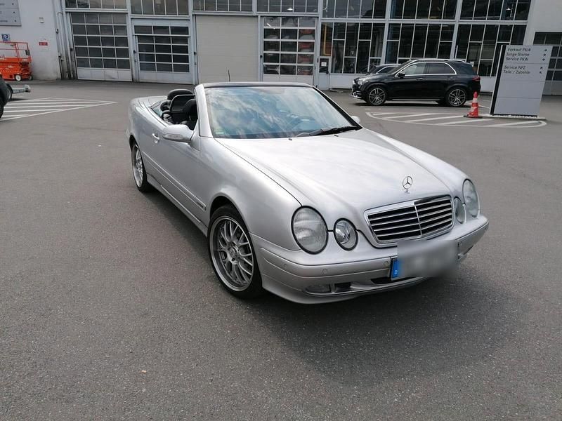Silber Gebraucht 2003 Mercedes CLK230 Avantgarde Cabrio | 12.500 € (Teuer) - Bild 1/4