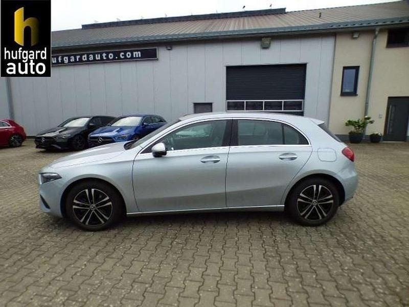 922 hightechsilber Gebraucht 2024 Mercedes A200 Advanced Plus Limousine | 29.200 € (Guter Preis) - Bild 1/4